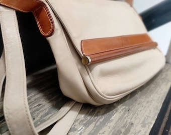 70s leather bag with wooden details| Vintage Minimalist cream and brown shoulderbag