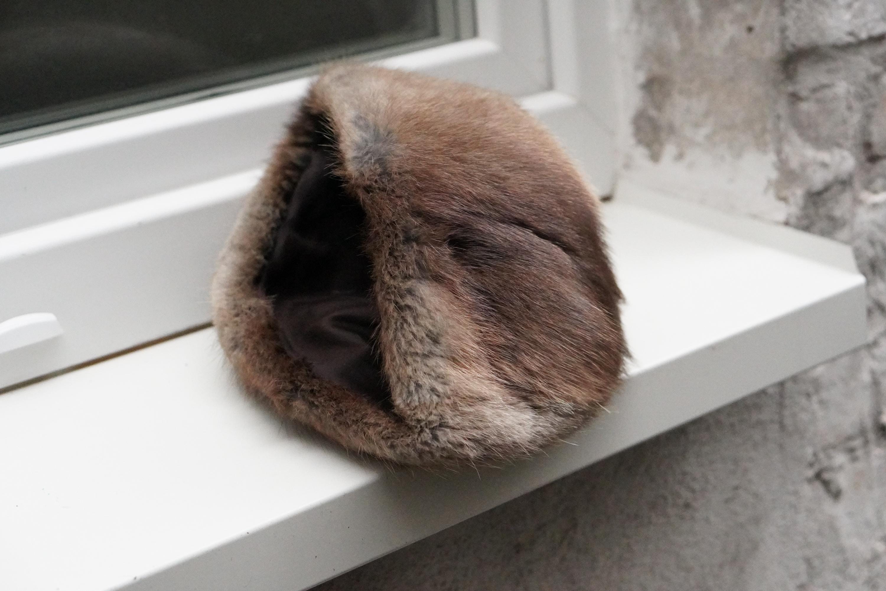 Vintage Brown Faux Fur Pillbox Hat Plush Winter Hat 90s Mob  display picture 3