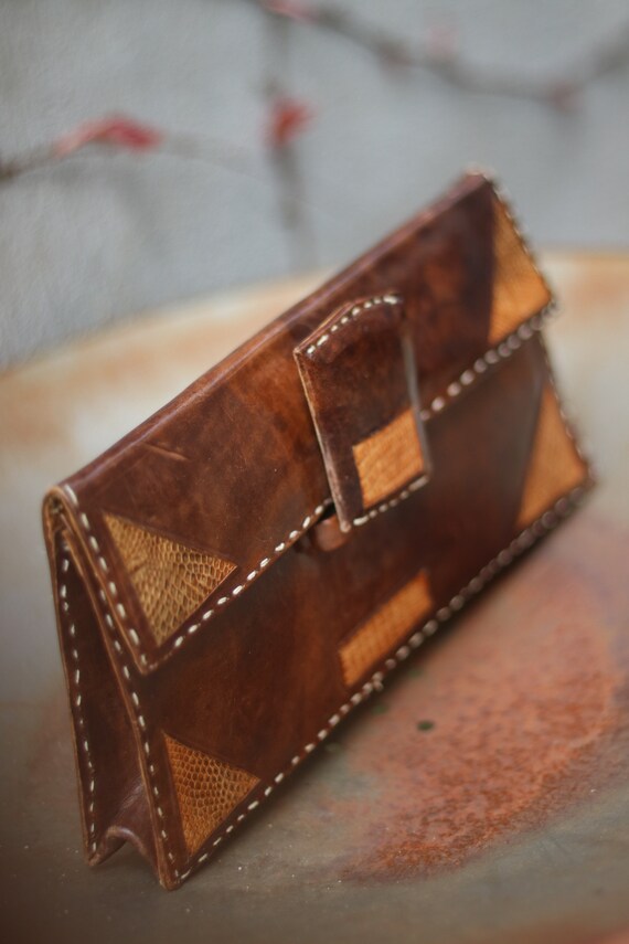 70s handmade Clutch| Vintage brown leather compac… - image 10