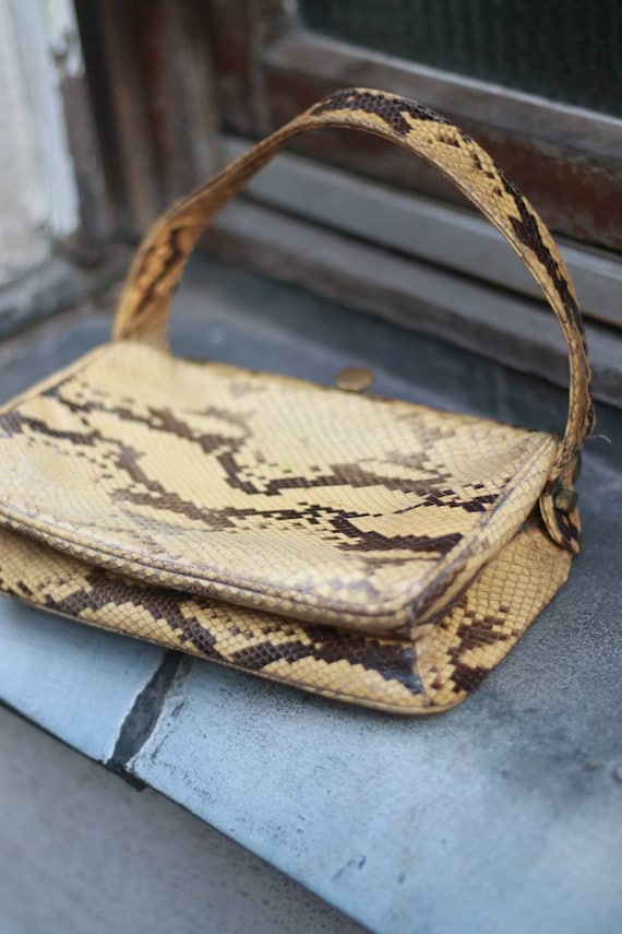 70s snake skin handbag| Vintage brown compact sho… - image 2