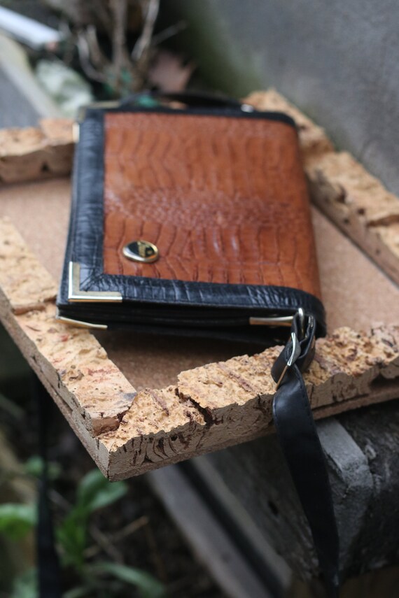 70s Leather Handbag| Vintage Compact Brown Should… - image 4