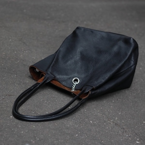 Vintage Schwarz gekrispelte Ledertasche | Übergroße Slouchy-Umhängetasche | Klassische Alltagstasche mit Kettendetail
