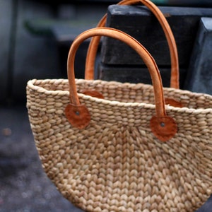 70s Woven Brown Basket Bag Vintage Raffia Rustic Chic Summer Handbag image 4