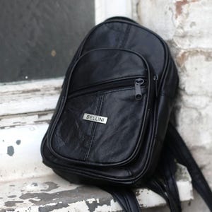vintage Mini sac à dos Bellini en cuir noir - Petit sac à dos des années 90 Y2K - Sac à bandoulière unisexe - Sac à main minimaliste de tous les jours - Festival Street Sty