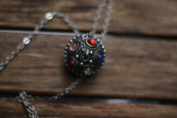 70s Silver-toned necklace with colored stones|  V… - image 6