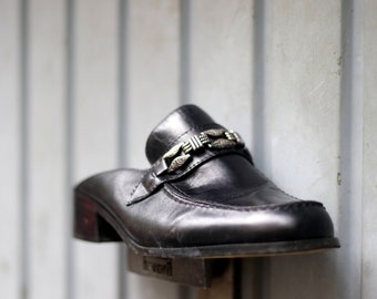 90s Leather Mules in Black| Vintage Apostrophe  Black Clogs | Women's Minimalist Chic Purist Flats Size 9 M