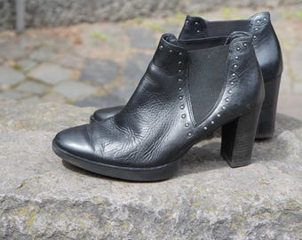 Bottines chelsea à talons cloutées en cuir noir vintage Paul Green Taille 6,5