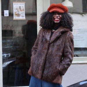 Vintage chokladbrun pälskappa: 70-tals parisisk glamourös ytterkläder bild 7