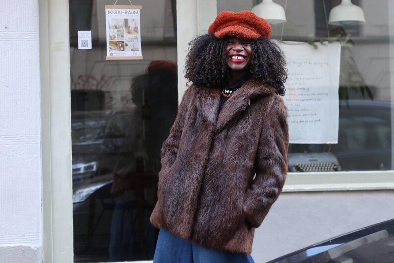 Vintage chokladbrun pälskappa: 70-tals parisisk glamourös ytterkläder bild 7