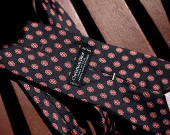 70er Jahre Christian Dior Seidenkrawatte | Vintage Heritage-Krawatte in Rot| Designer-Herrenkrawatte| Geschlechtsloses Unisex-Anzugzubehör