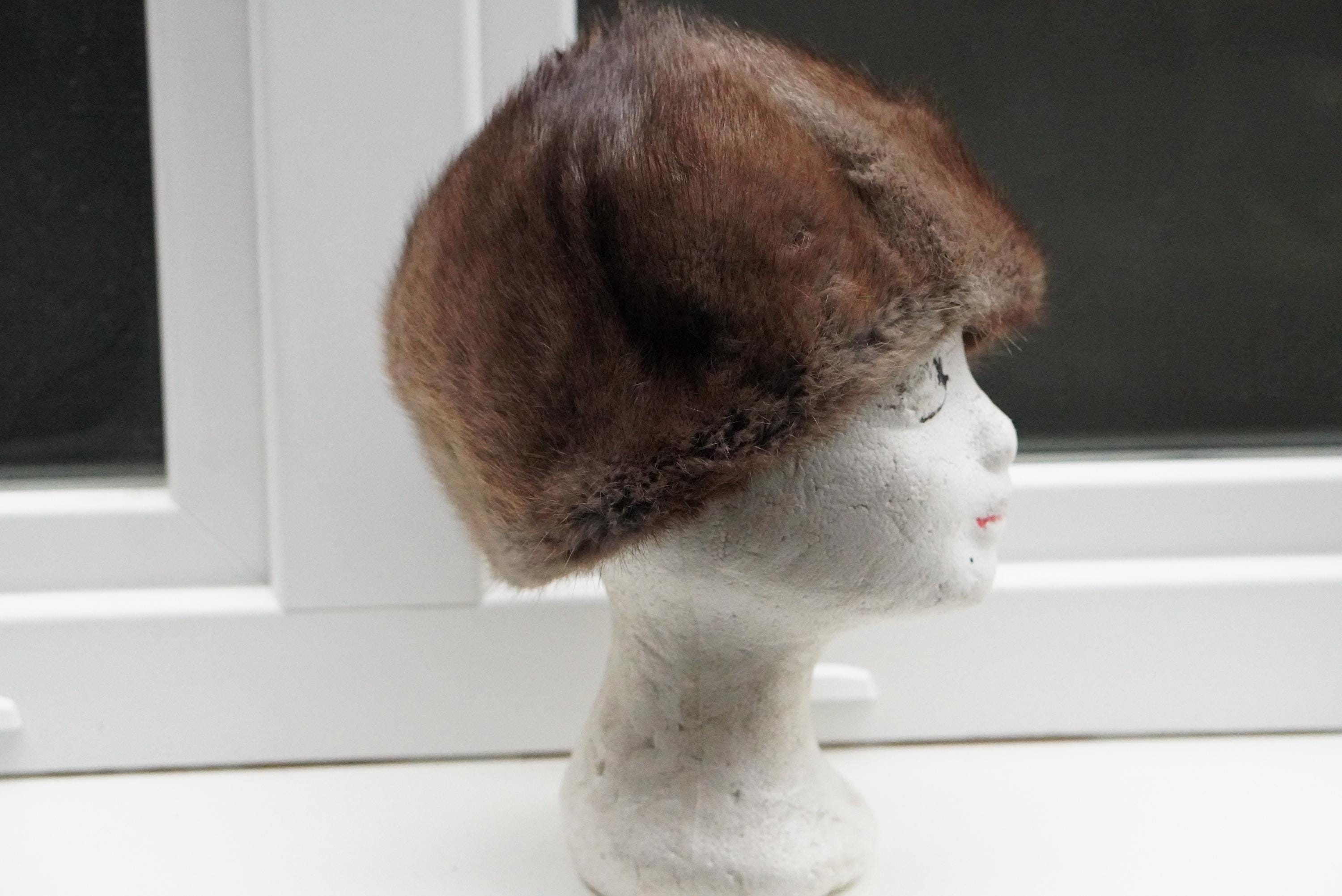 Vintage Brown Faux Fur Pillbox Hat Plush Winter Hat 90s Mob  display picture 1