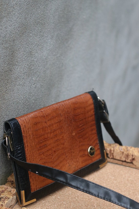 70s Leather Handbag| Vintage Compact Brown Should… - image 1