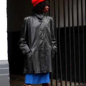 Blouson en cuir nappa noir vintage des années 80 | Manteau long à col mao | Vêtements d'extérieur féminins minimalistes | Taille L–XL | Cuir d'agneau souple