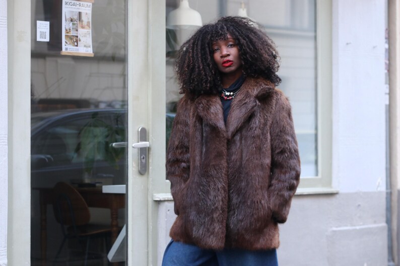 Vintage chokladbrun pälskappa: 70-tals parisisk glamourös ytterkläder bild 19