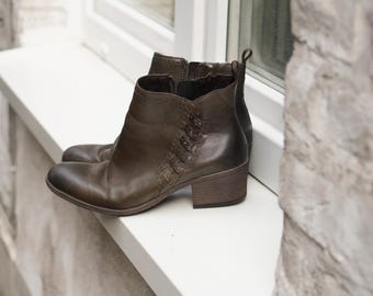 Botines Marco Tozzi Vintage de los 90 de piel marrón con tachuelas, talla EU 39