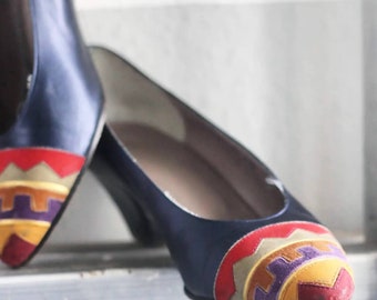 Vintage Blue pumps with statement Ethno details 80s heels with abstract print details