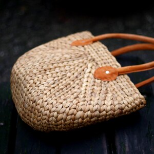 70s Woven Brown Basket Bag Vintage Raffia Rustic Chic Summer Handbag image 1