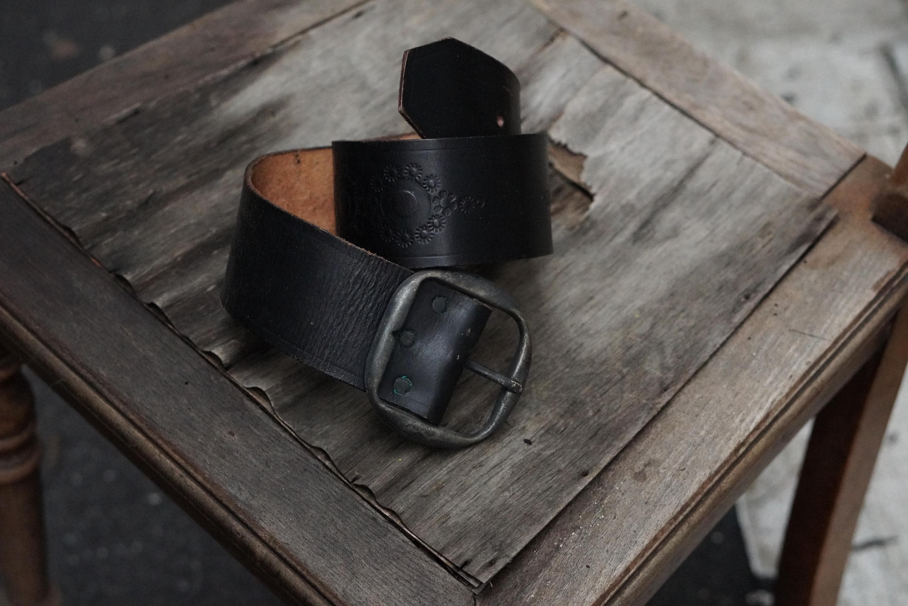 Vintage Perforated Floral Embossed Black Leather Belt Silver‎ Buckle Size 36-39\