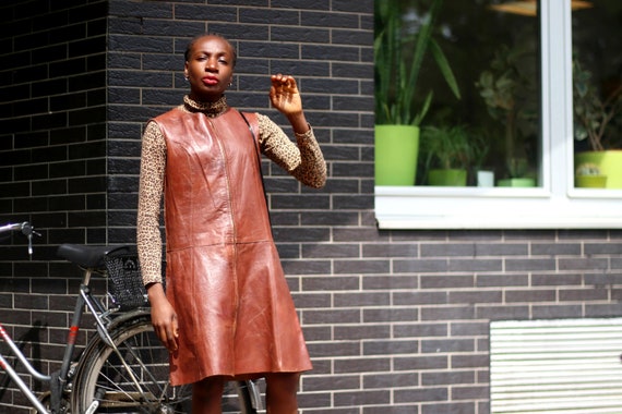 70s Brown Leather Dress| Vintage Sleeveless Chic … - image 9