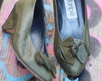 Maripé 80s green heels | Vintage pumps with bow details| Chic leather slingbacks | Retro pumps made in italy