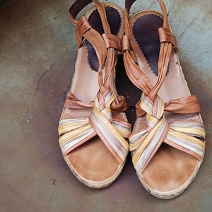 Chaussures compensées d&#39;été tissées marron vintage | Espadrilles rétro à bout ouvert de l&#39;an 2000 - Taille EU39