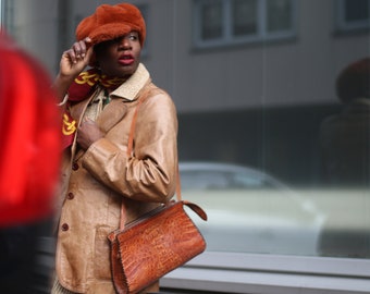 Sac à main marron années 70 | sac à bandoulière et pochette vintage en fausse peau exotique | Sac garde-robe capsule minimaliste chic
