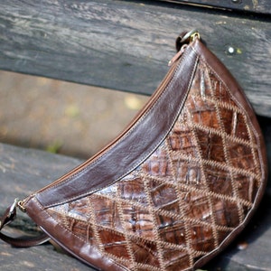 Bolso de piel con patchwork vintage de los años 70 / Bolso de hombro bohemio hecho a mano / Bolso bandolera marrón / Cartera hippie retro / Bolso de diario para mujer