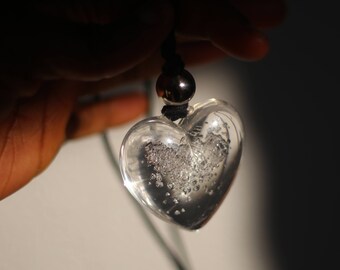 90s Heart-shaped Glass-like Necklace| Vintage Gothic-inspired heart motif Jewelry| Women's Boho Pendant Accessory