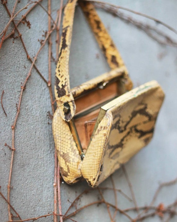 70s snake skin handbag| Vintage brown compact sho… - image 1