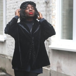 Peut inclure: Panneau en bois rustique avec l'inscription "Welcome" dans un style manuscrit. Le panneau présente une finition vieillie et un design simple et accueillant, parfait pour un porche ou une entrée.