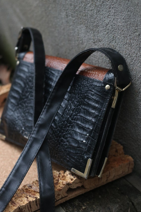 70s Leather Handbag| Vintage Compact Brown Should… - image 3