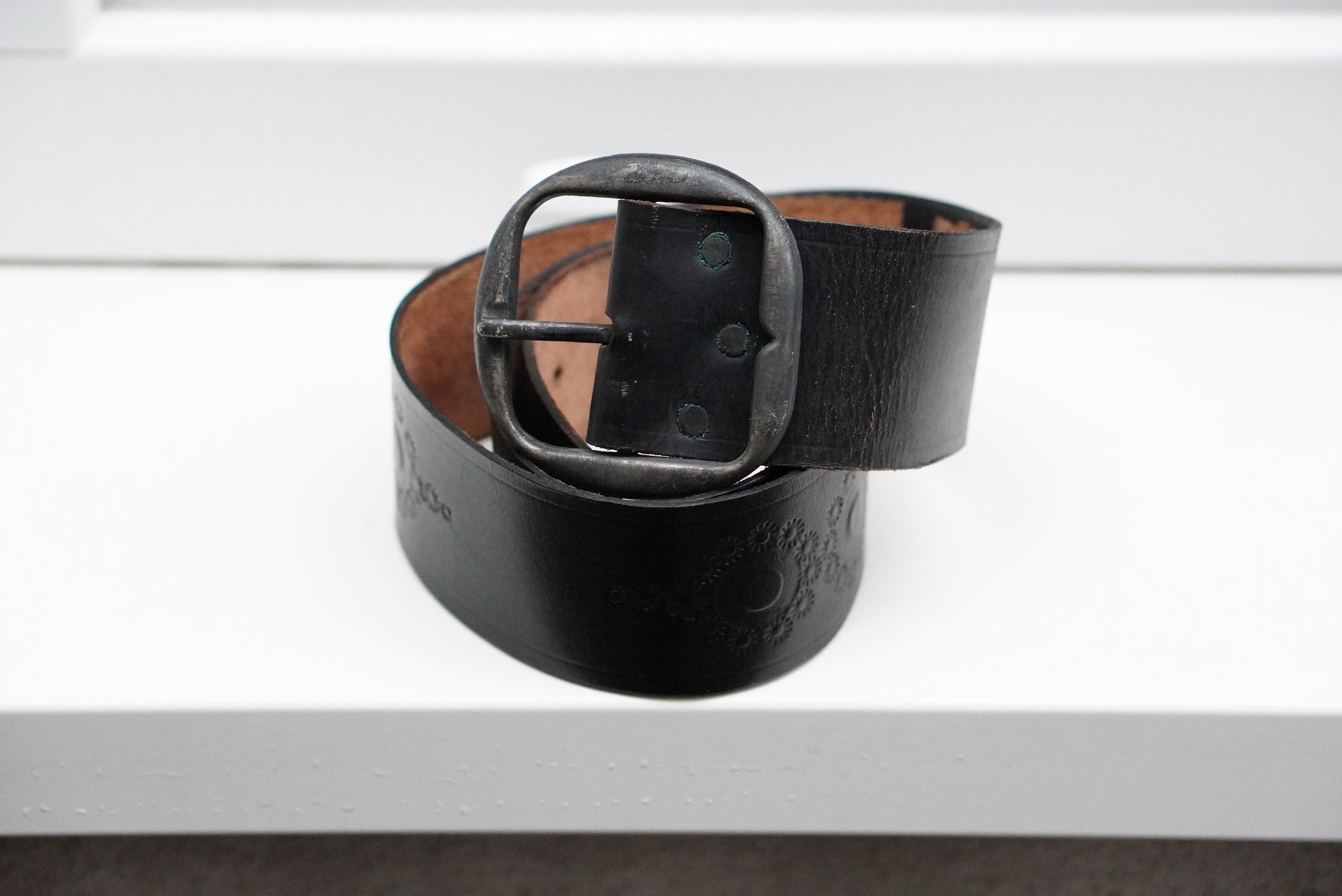 Vintage Perforated Floral Embossed Black Leather Belt Silver‎ Buckle Size 36-39\