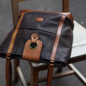 Bolso de hombro vintage de piel bicolor/Tote estructurado marrón y tostado/Estilo clásico de los 90 – Bolso satchel resistente para uso diario