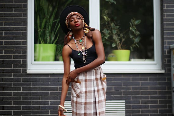 Brown plaid skirt 90s style hot sale
