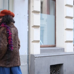 Vintage chokladbrun pälskappa: 70-tals parisisk glamourös ytterkläder bild 18