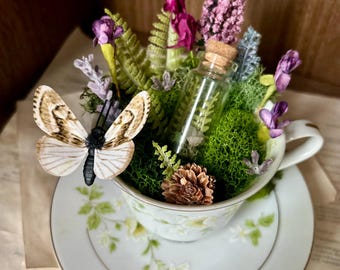Blumen Tee Tasse Bücherregal Dekor | Fantasiewald inspirierte Wohnkultur | einzigartige Geschenkidee für Pflanzenliebhaber | vielseitige Wohndekoration