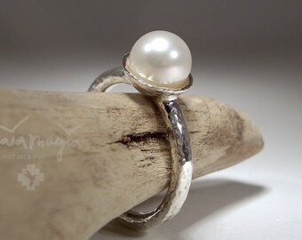 LIGHT BRINGER engagement ring in silver with pearl, noble pearl ring, unusual engagement ring, ring of power