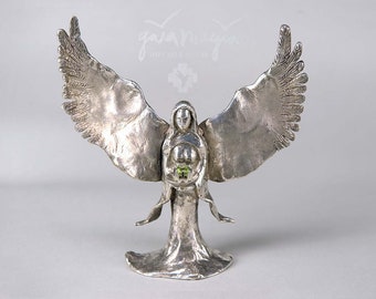 ERZENGEL (Silber hell) Engel Skulptur, Erzengel Figur, Schutzengel Skulptur, Engel Figur, Erzengel Figur mit Peridot