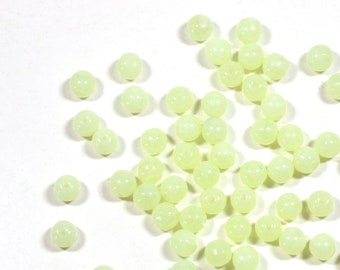 50 Vintage Green Glass Beads - 6mm Round Glass Beads