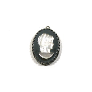 Glass Cameo Pendant - 40x30mm (1-5/8&quot; x 1-1/4&quot;)- Oval Shape ~ Black & White