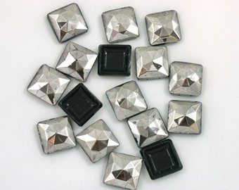 2 stora vintage 21 mm antika metalliska silverpärlor med spikhuvud - 2-håls gjuten fasetterad fyrkant - tjeckiskt glas - sy-på pärlor - broderi - par