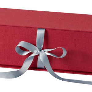 Opbergdoos voor kaarsen (rood met zilveren satijnen strik)