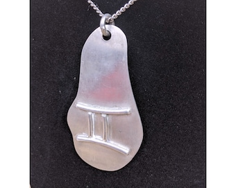 Collar con colgante grande de los Gemelos Géminis, joyería unisex con diseño del zodíaco, regalo de cumpleaños vintage para un amigo Géminis.