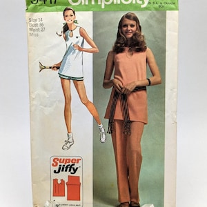 Könnte beinhalten: Simplicity Schnittmuster Nummer 9417 für ein Kleid und eine Hose. Das Schnittmuster ist für die Größen 14, Brustumfang 91 cm, Taillenumfang 69 cm. Das Schnittmuster ist für eine junge Frau. Das Schnittmuster kostet 85 Cent in den USA und 90 Cent in Kanada. Das Schnittmuster enthält ein Super Jiffy-Etikett.