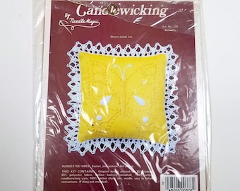 Kit de almohada de mariposa amarilla para hacer velas, patrón de bordado vintage para hacer velas, almohada de arte popular, kit de manualidades para decoración del hogar, nuevo en embalaje original