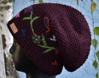 Handgestrickte Mütze Schafwolle Beanie Mütze Bordeaux Blumen Winter Mütze Hippie Strickmütze Bestickte Winter Mütze Gefüttert Flower Power