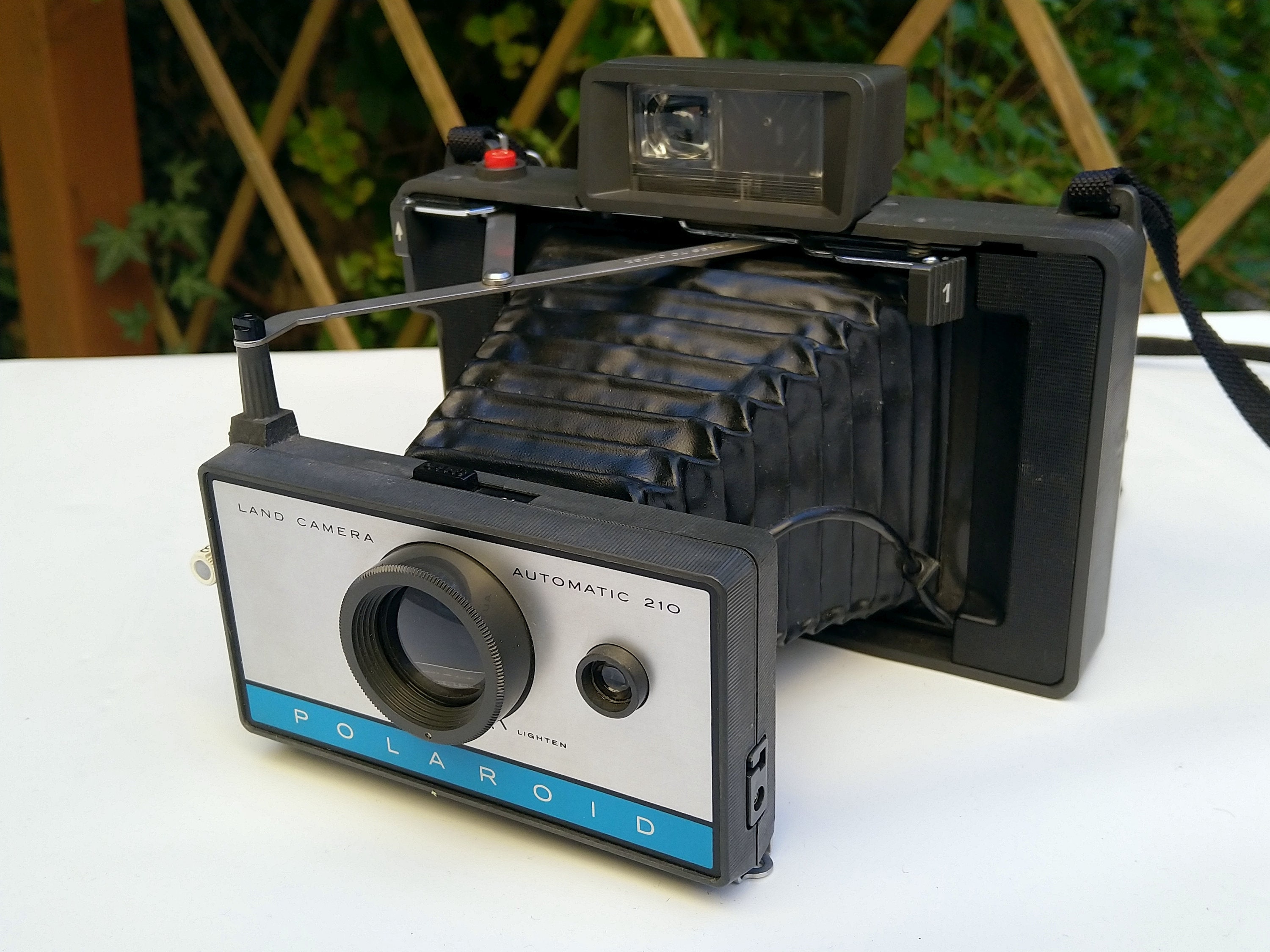 Vintage Polaroid Automatic 210 Land Camera instant camera camera 60s/70s