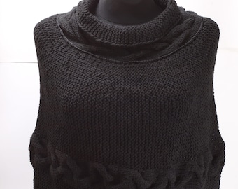 Schwarzer Capelet Poncho, hand gestrickter Schulterbezug, Gothic Poncho für Sie