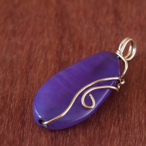 Pendentif violet de collier dagate, pierre naturelle enveloppée de fil, emballage en laiton de fil image 4