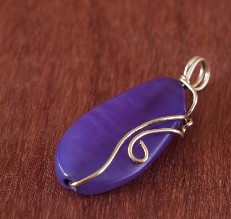 Pendentif violet de collier dagate, pierre naturelle enveloppée de fil, emballage en laiton de fil image 4